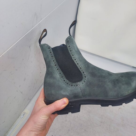 Blundstone WOMENS Chelsea Rustic Black Tall Boot - Picture 2 of 9